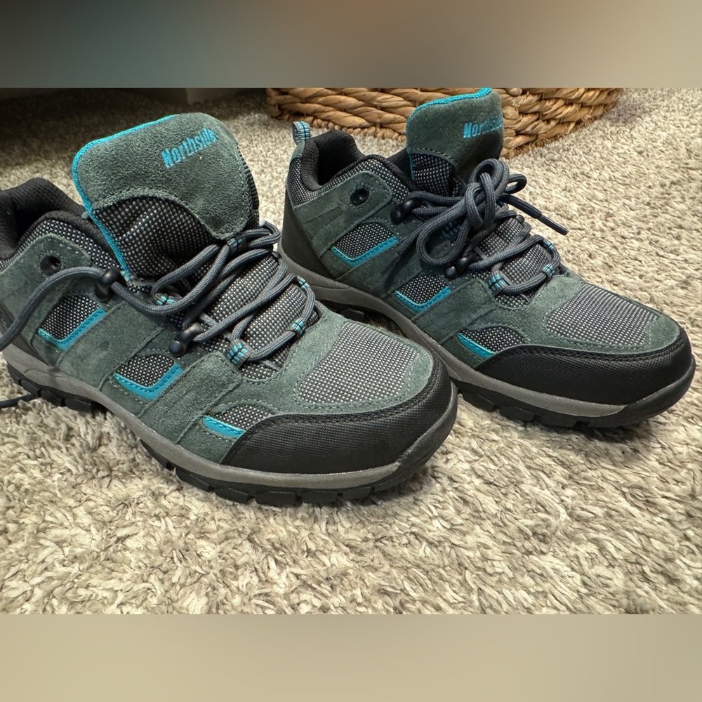 Northside New never worn Women’s hiking shoes